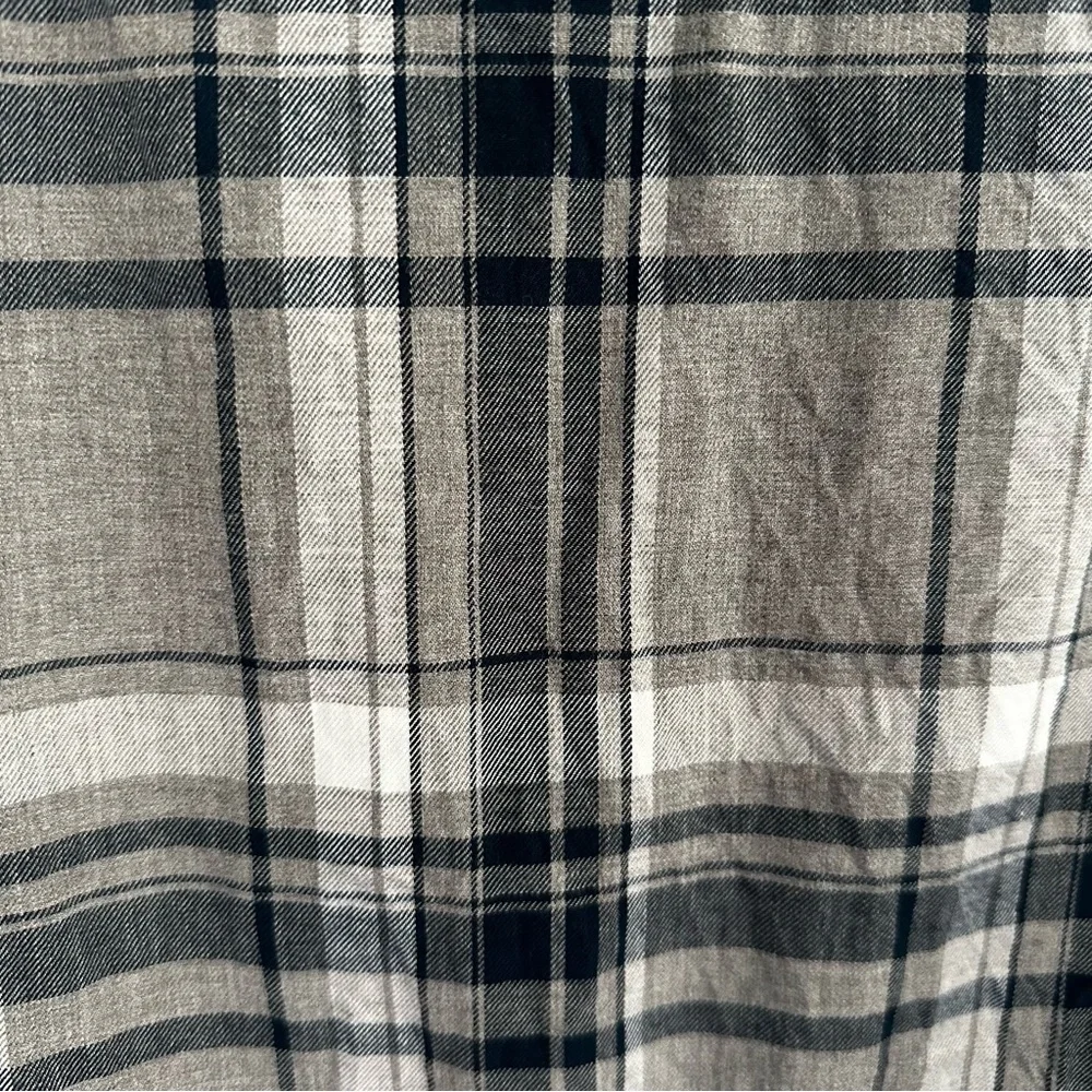 🩶 BANANA REPUBLIC men’s Plaid Button-Up Shirt Gray & Navy plaid XL flannel